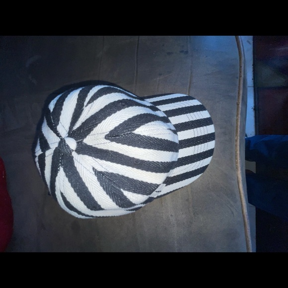 Striped ball cap new with out tags - Picture 1 of 3